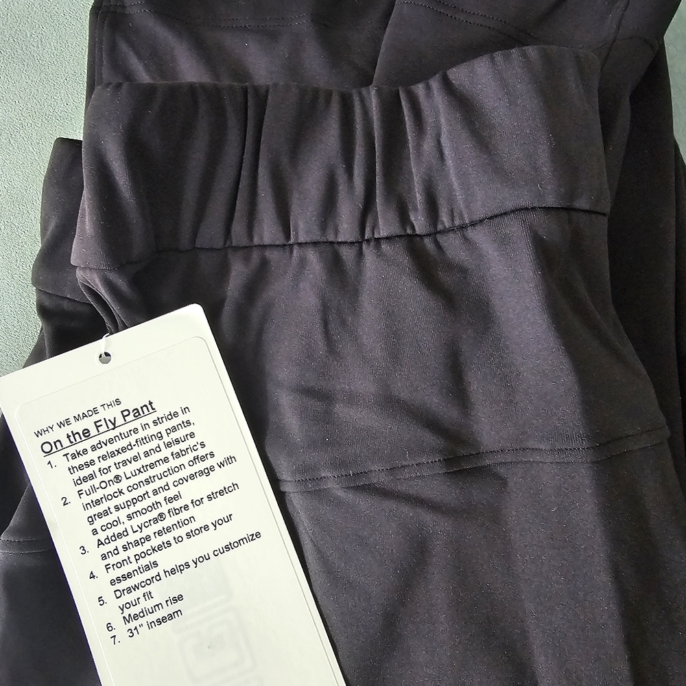 Lululemon on the fly pant/black  size 4